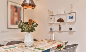 cozinha com alguns itens de decoração