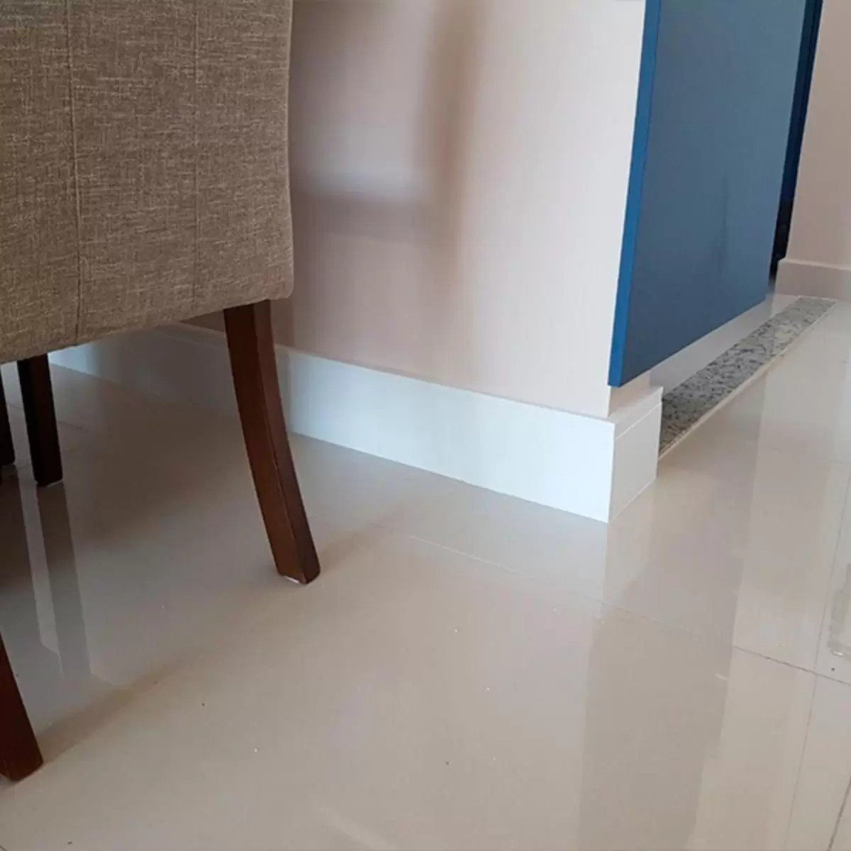rodape poliestireno 10cm branco liso 2 40 metros 5190