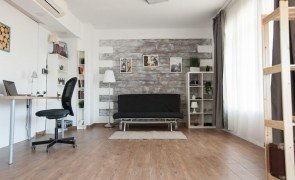 decoração com piso vinílico na parede de escritório